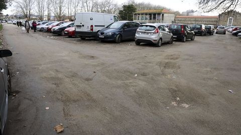 Hundimientos en el aparcamiento de tierra del S�nchez Aguilera.