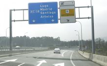 <span lang= es-es >�Y Culleredo?</span> El desv�o a Alvedro comunica con Tarr�o, donde est� la casa consistorial. 