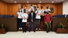 El equipo Bujansat fue recibido en el Ayuntamiento de Cambre tras ganar la fase espa�ola