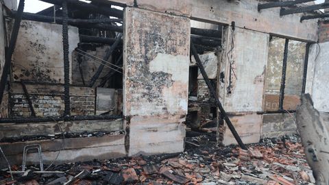 Interior de la casa tras el incendio. 