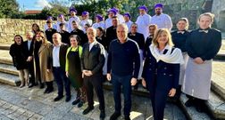 Autoridades e persoal e alumnos do obradoiro, esta ma�� en Vista Real