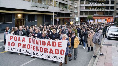 Los docentes se manifestaron en contra de actitudes amenazantes y de descrédito público como las ocurridas en el IES As Lagoas