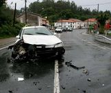 El turismo sufri� importantes da�os materiales. 