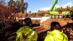Obras de construcci�n del puente sobre el r�o Mero, DP 0106, en A Barcia (Cines) que conecta Abegondo y Oza -Cesuras