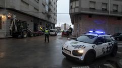 La Polic�a Local regula el tr�fico junto al punto en el que se produjo el revent�n, en el cruce de la avenida de Galicia con la calle Sarria
