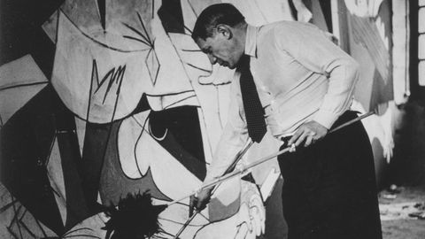 Picasso pintando el �Guernica� retratado por Dora Maar - Archivo Fotogr�fico Museo Nacional Centro de Arte Reina Sof�a, Madrid