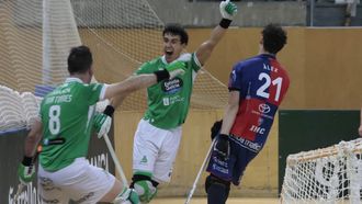 Arnau Xaus y Dava Torres celebran uno de los goles del Liceo contra el Igualada.