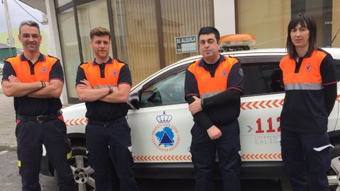 Jaime Villar (segundo por la derecha), presidente de la agrupacin de Ortigueira, junto a otros voluntarios de la agrupacin