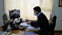 Imagen de archivo de la reuni�n del alcalde de Boiro con el gerente del Consorcio Galego de Benestar para la construcci�n de la residencia. 