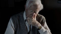 El narrador John le Carr� (Inglaterra; Poole, Dorset, 1931-Cornualles, 2020).