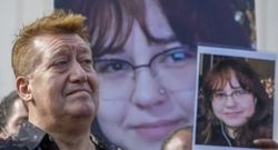 El padre de la adolescente, en una comparecencia p�blica