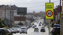 La primera de las nuevas se�ales de l�mite de velocidad est� instalada en la carretera de Catabois