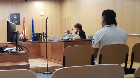 Uno de los imputados estuvo en la sala, mientras que el otro asisti� a la vista previa por videoconferencia
