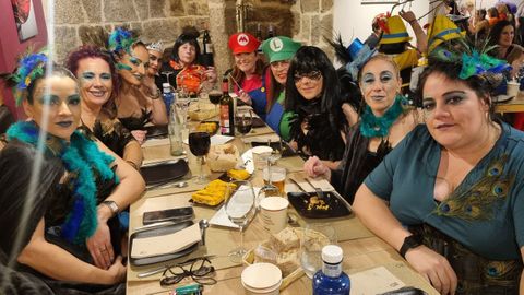 As mulleres de O Grove acudiron a cita do xoves de comadres