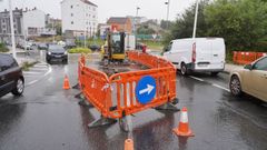 Se�alizaci�n colocada este jueves en la calle Jos� Malvar de Pontevedra, donde se detect� una zona de la calzada con riesgo de hundimiento