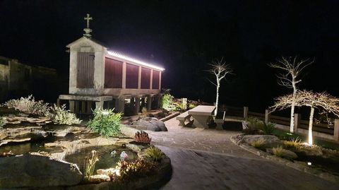 La iluminacin noctuna del jardn invita a disfrutar de las noches del verano al aire libre