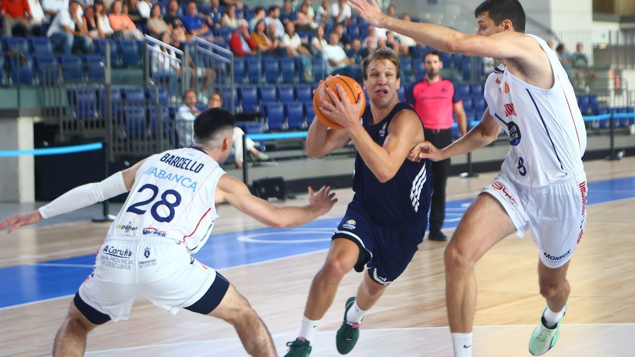 El Obradoiro cae en Oviedo en un partido de contrastes (74-70)