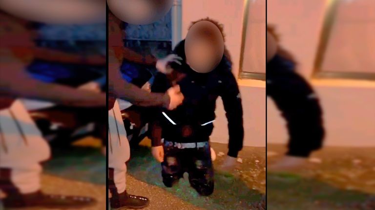 Captura del v&iacute;deo en el que aparece la agresi&oacute;n sufrida por el ni&ntilde;o de Nigr&aacute;n