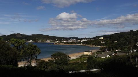 Vista de O Vicedo con la playa de Arealonga en primer trmino