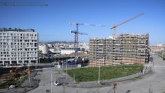 Grúas y edificios en construcción en el barrio de Xuxán