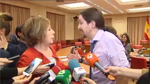 Rifirrafe entre Celia Villalobos y Pablo Iglesias