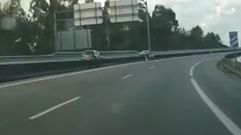 Un coche en direcci�n contrario por la autov�a de Barbanza