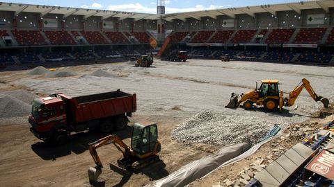 Momento de las obras en agosto del 2010, donde se pueden ver las capas inferiores del terreno de juego