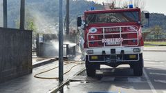 Personal municipal desinfect� varias zonas en Noia.