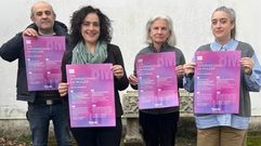 Responsables del BNG con los carteles que anuncian las actividades
