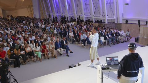O cantante 9Louro, na presentaci�n do plan, esta ma�� na Cidade da Cultura de Santiago.