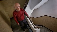 Jos� Ram�n Rego vive en el tercer piso de un edificio sin ascensor en A Coru�a.