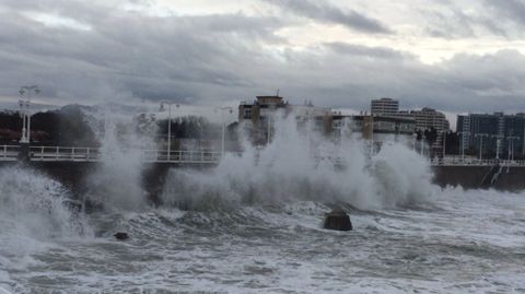 Oleaje en Gijón