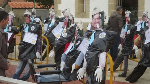 Unha �panda de m�sica� ante a casa consistorial de Sober