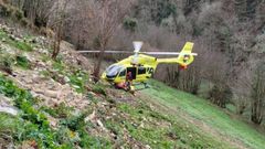 Rescate de un ganadero en una zona de dif�cil acceso en Salas.