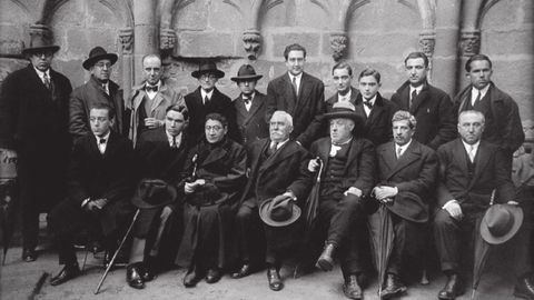 Fotografa de familia do Seminario de Estudos Galegos tomada en 1928.