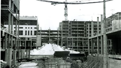 Construcción del edificio de Área Central del polígono de Fontiñas a principios de los años 90