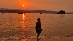 Atardecer en la playa viveirense de Area 