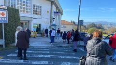 Colas para vacunarse del covid-19 en Cambre