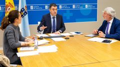 Rom�n Rodr�guez, en el centro, con su equipo, asistiendo a la conferencia sectorial por v�a telem�tica