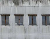Las ventanas de un �rea quir�rgica est�n apuntaladas.