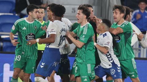 La tangana previa al gol del Racing. 