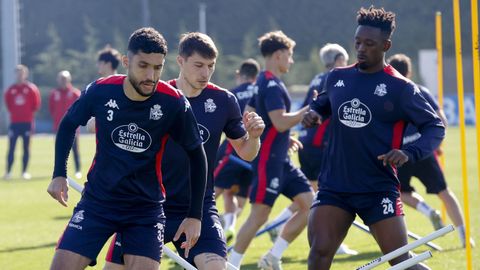 Zakaria y Bouldini, durante un entrenamiento del Deportivo en Abegondo
