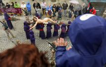 El Cristo de la Buena Muerte de la Orden Tercera que procesion� ayer es una talla creada a partir del Cristo de la Luz, la imagen m�s antigua de Ferrol y que los historiadores datan en el XVII. 
