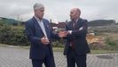 El vicepresidente del Gobierno y consejero de Infraestructuras, Medio Ambiente y Cambio Clim�tico, Juan Cofi�o, y del gerente de Cogersa, Santiago Fern�ndez
