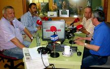 Los cuatro tertulianos, ayer en Radio Voz Berganti�os.