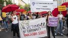 Manifestacin contra la abolicin de la prostitucin, frente al Congreso