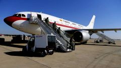 El avin medicalizado que repatriar al religioso espaol contagiado con bola.