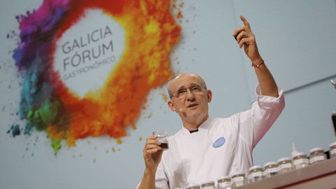 El cocinero Paco Prez durante su charla en el Frum Gastronmico de A Corua