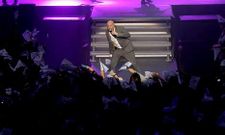 Lito, el cantante de la Orquesta Panorama, en su actuaci�n en el Coliseo de A Coru�a. 