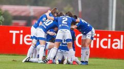 Las futbolistas azules celebran un gol ante el Sporting de Gij�n